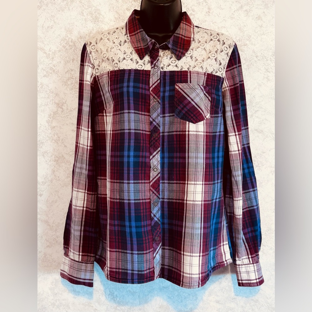 Arizona Jeans Women's Plaid Snap Up Shirt Lace Shoulders Roll Tab Sleeves Medium